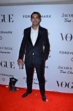 at Vogue_s 5th Anniversary bash in Trident, Mumbai on 22nd Sept 2012 (1).JPG
